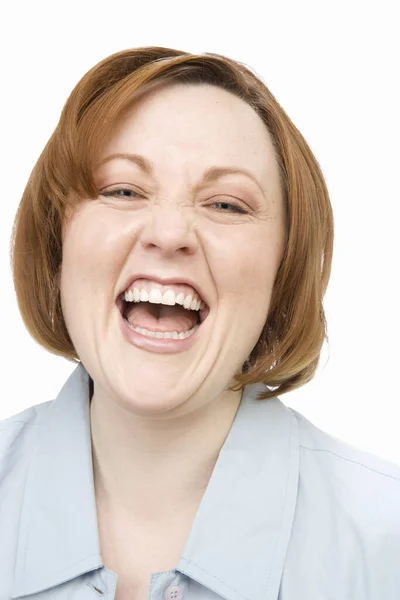 Портрет Збудженої Жінки Сміється Ізольовано Білому Тлі — стокове фото