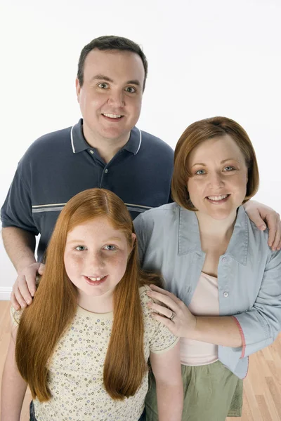 Vista Alto Angolo Famiglia Felice Piedi Insieme — Foto Stock