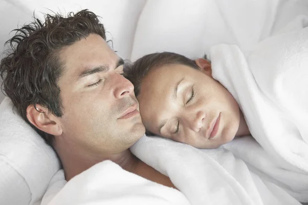 Liebevoll Reif Pärchen Schlafen Zusammen — Stockfoto