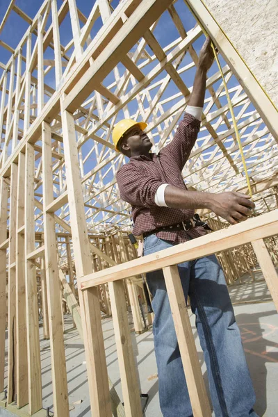 Marco Ventana Medición Del Trabajador Obra — Foto de Stock