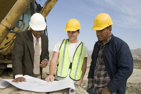 Ingeniero Capataces Con Proyecto Discusión Obra —  Fotos de Stock