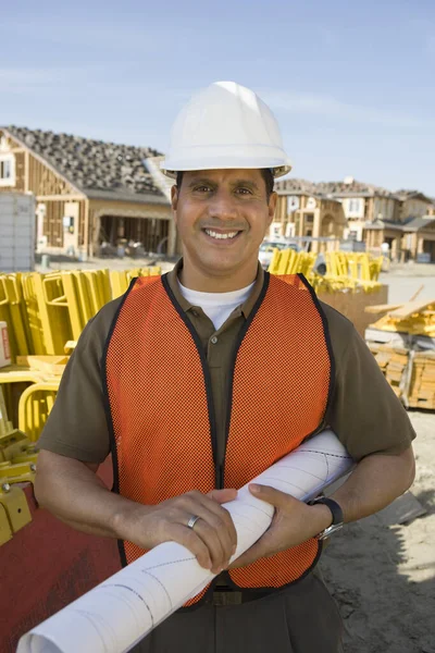 Retrato Arquitecto Feliz Con Plano Obra —  Fotos de Stock