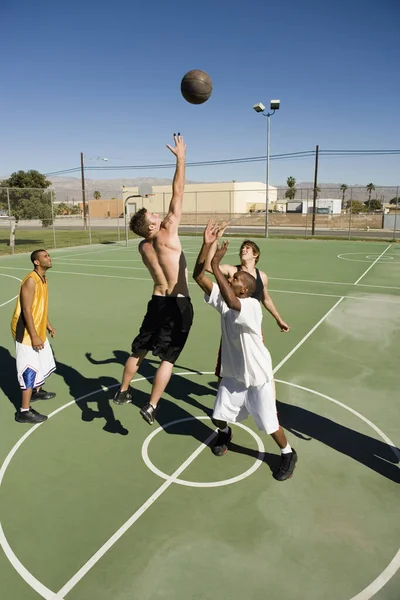 Multiracial Group Playing Basket Ball Court — Stock Photo, Image