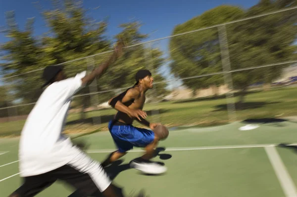 Jeunes Hommes Afro Américains Jouant Basket — Photo