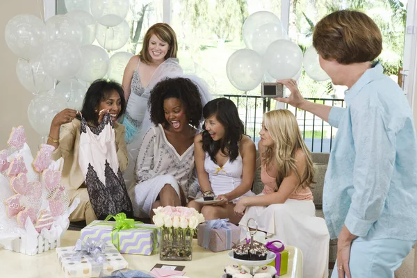 Щасливі Друзі Жінки Святкують Вечірку Разом — стокове фото
