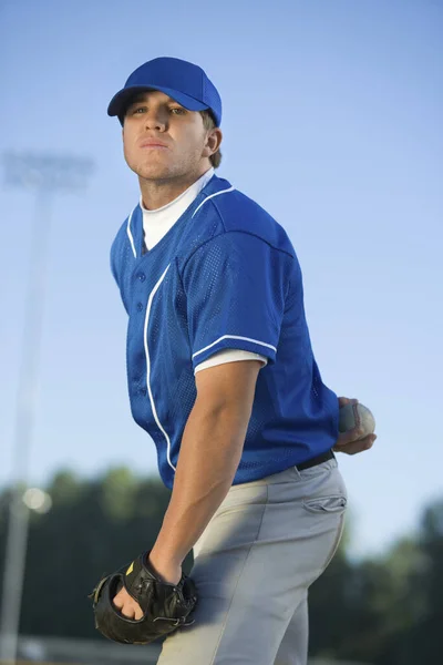 Baseballspelare Väg Att Kasta Bollen — Stockfoto