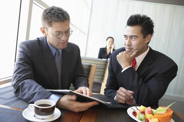 Businessmen Discussing Contract Restaurant Woman Background — Stock Photo, Image