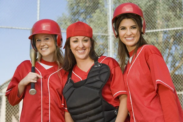 Retrato Jugadoras Béisbol Caucásicas Felices — Foto de Stock