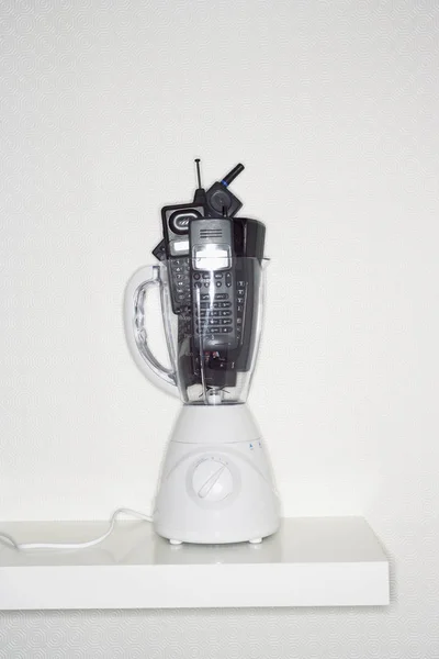 Mobile Phones Electric Blender While Background — Stock Photo, Image