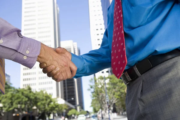 Mid Section Two Businessmen Shaking Hands Buildings Background — Stock Photo, Image