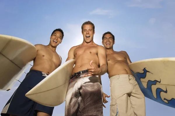 Low Angle View Three Happy Multi Ethnic Friends Surfboards Standing — Stock Photo, Image