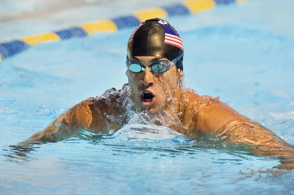 Nadador Profesional Masculino Con Gafas Gorra Nadando Una Competición Billar — Foto de Stock