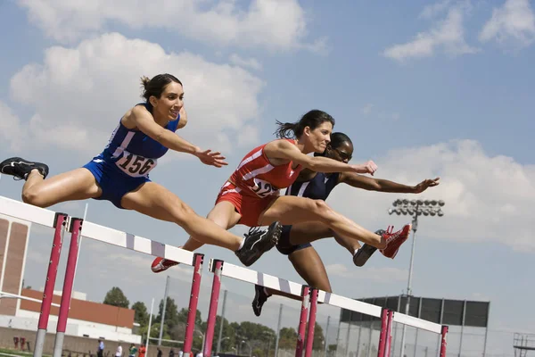 Multiracial Female Athletes Clearing Hurdles Race — Stock Photo, Image