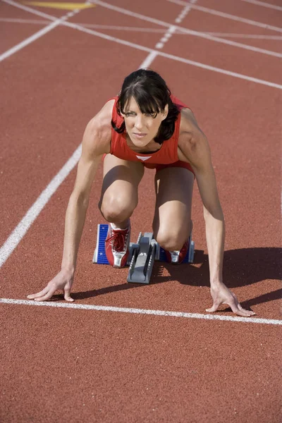 Full Length Caucasian Female Runner Starting Line — Stockfoto