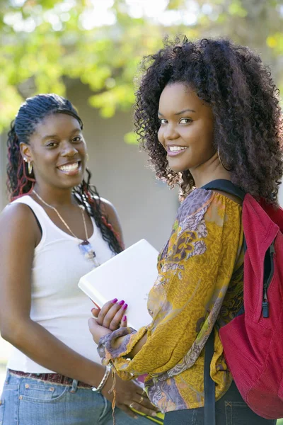 Portrét Afroamerických Studentek Usmívajících — Stock fotografie