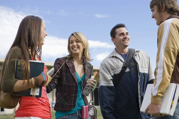 Amigos Faculdade Felizes Juntos Campus Faculdade — Fotografia de Stock