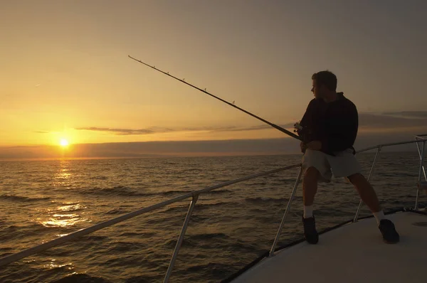 Silhouette Kép Fiatal Férfi Halászat Yacht — Stock Fotó