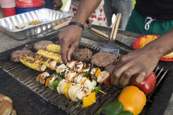 Man Picking Skewers Barbecue Serve — Stock Photo, Image