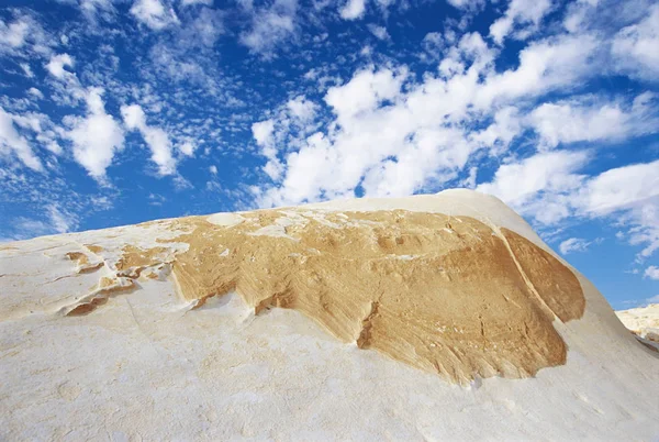 Erodierter Sandstein Gegen Bewölkten Himmel — Stockfoto