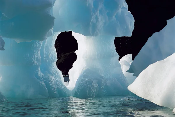 Grande Iceberg Azul Derretendo — Fotografia de Stock