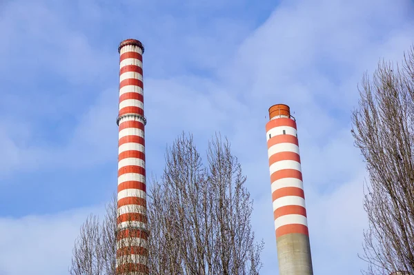 Stedelijke Omgeving Van Industriële Schoorsteen Buurt Van Bij Elektriciteitscentrale — Stockfoto