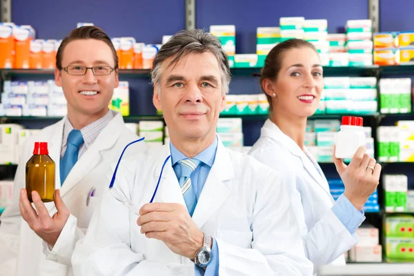 Pharmacist His Team Standing Pharmacy Drugstore Front Shelves Pharmaceuticals — Stock Photo, Image