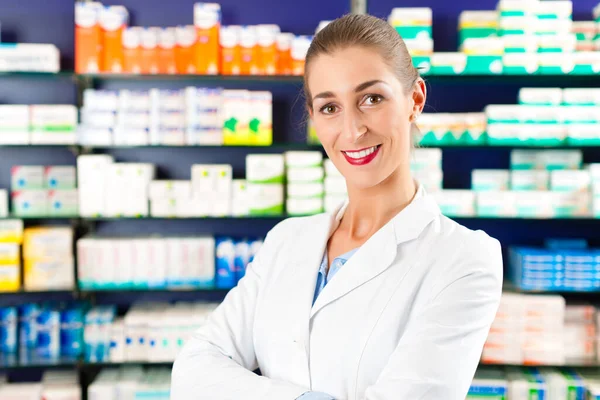 Retrato Mujer Farmacéutica Una Farmacia Joven Muy Experimentada Confiable —  Fotos de Stock