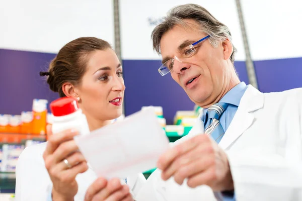 Two Pharmacists Pharmaceuticals Hand Consulting Each Other Pharmacy — Stock Photo, Image