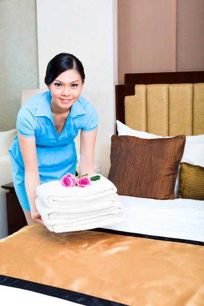 Kamermeisje Reiniging Aziatische Hotelkamer — Stockfoto