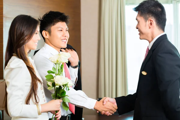 Asiatiska Kinesiska Hotel Manager Eller Chef Eller Handledare Välkomna Anländer — Stockfoto