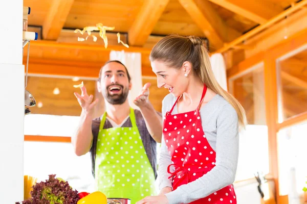 Man Woman Preparing Healthy Meal Domestic Kitchen Home — Stock Photo, Image