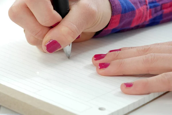 Primer Plano Mano Joven Mujer Tomando Notas — Foto de Stock