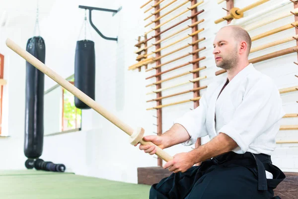 Férfi Aikido Harcművészetek Fakard — Stock Fotó