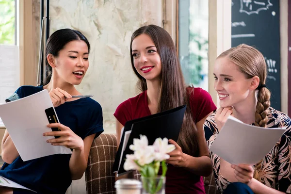 Three Beautiful Young Women Holding Files While Sitting Coffee Shop — Stock Photo, Image