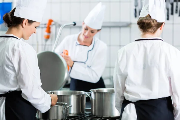 Commercial Kitchen Chefs Cooking — Stock Photo, Image