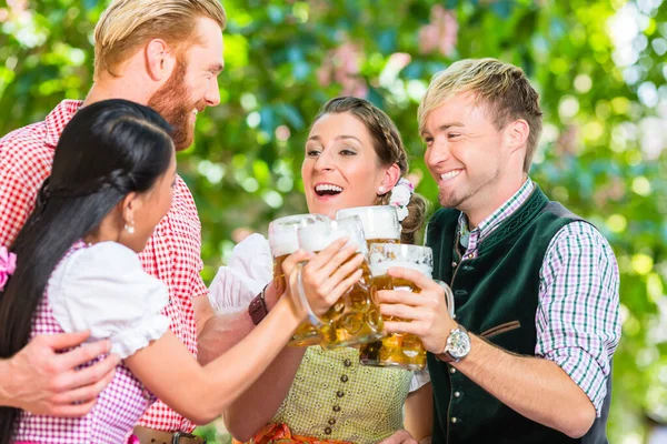 Friends Two Men Two Women Standing Beer Garden Clinking Glasses — Stock Photo, Image