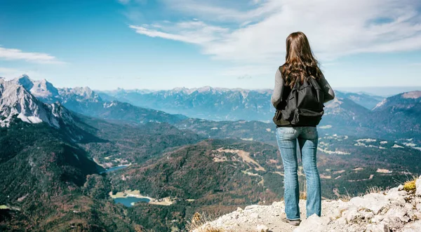 Woman Standing Alp Mountains Peak Karwendelspitze — Stock Photo, Image