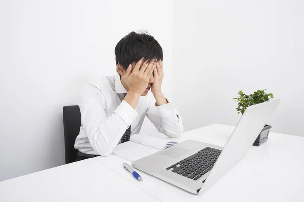 Tired Businessman Laptop Desk Office — Stock Photo, Image