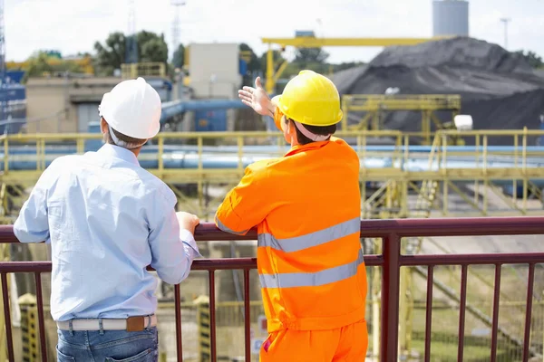 Blick Zurück Auf Architekten Die Baustelle Inspizieren — Stockfoto