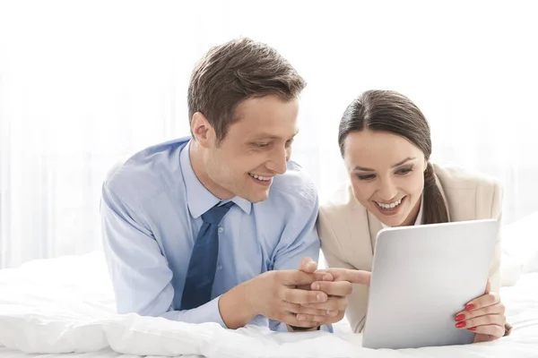 Happy Business Couple Using Digital Tablet Hotel Room — Stock Photo, Image