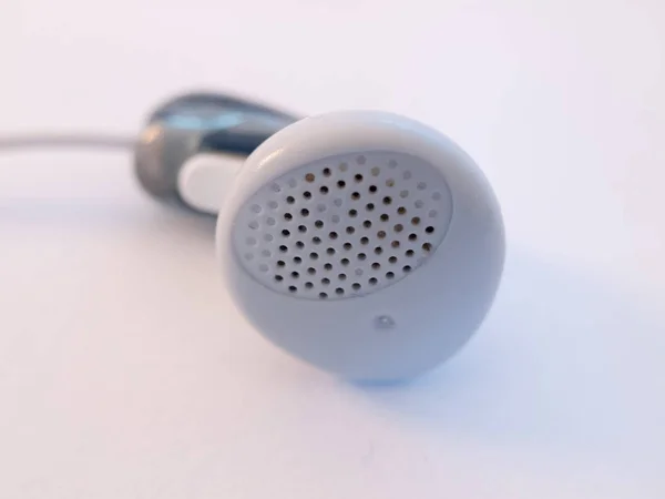 Zbliżenie Pojedynczego Słuchawki Gumowe Słuchawki Białym Tle Szczegółowo Odizolowany — Zdjęcie stockowe