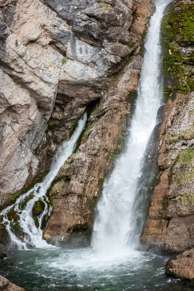 Vacker Vattenfall Naturen Bakgrund — Stockfoto