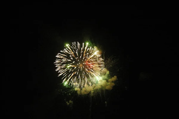 Πυροτεχνήματα Φεστιβάλ Στον Ουρανό Πυροτεχνήματα Έκρηξη — Φωτογραφία Αρχείου