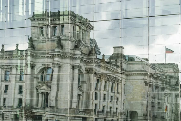 Reflet Déformé Bâtiment Reichstag Berlin — Photo