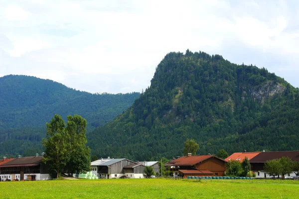 Jachenau Баварских Альпах Сараями — стоковое фото