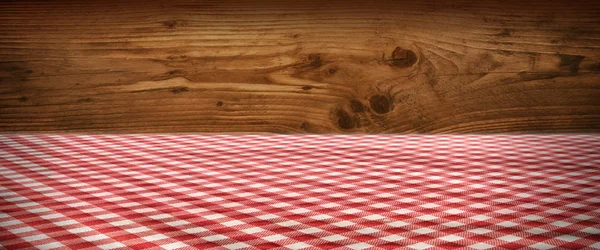 Rojo Tablecloth Chequeado Frente Una Pared Madera Rústica Para Fondo — Foto de Stock