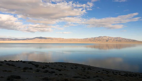 Walker Lake Reflete Chukar Ridge Mount Ferguson Vista Milhas Praia — Fotografia de Stock