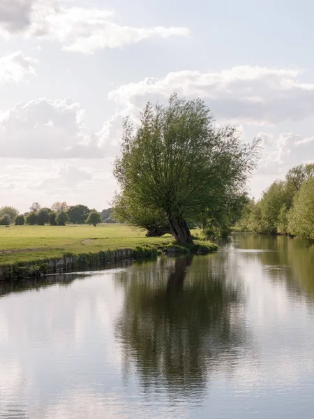 Nad Rzeką Otwartą Scenę Zewnątrz Kraju Essex Anglii Wielkiej Brytanii — Zdjęcie stockowe