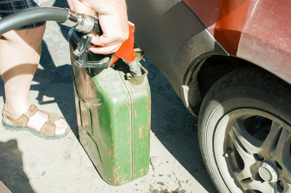 Man Gas Station Fills Fuel Vehicle Tank — Stock Photo, Image