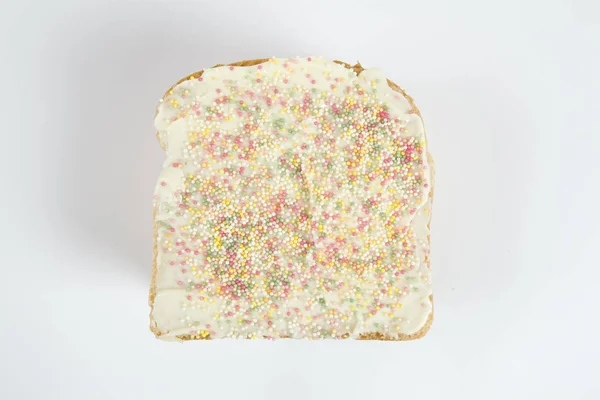 Причудливый Именинный Хлеб Покрытый Брызгами Белом Фоне — стоковое фото